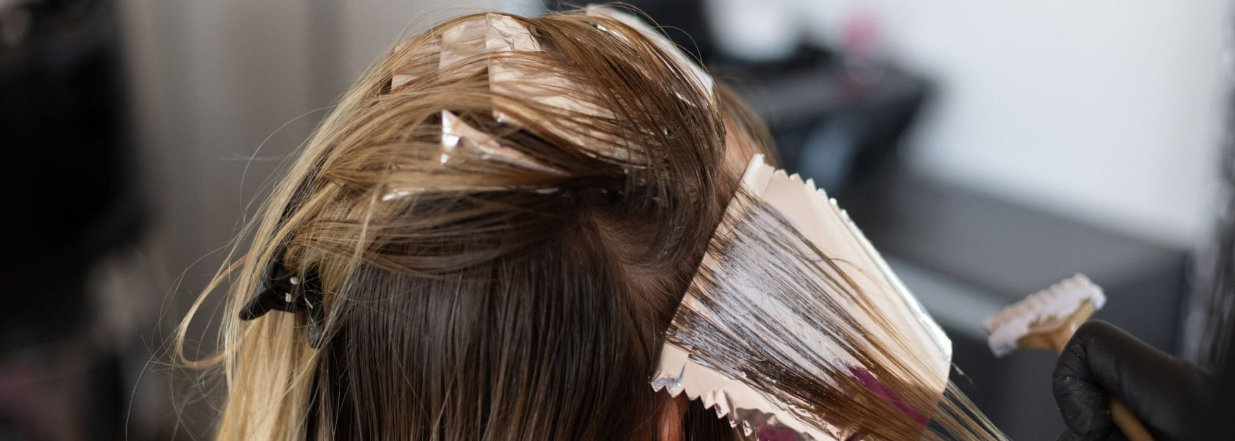 Hvordan ta vare på farget og stripet hår etter sommersolen? - Cancam