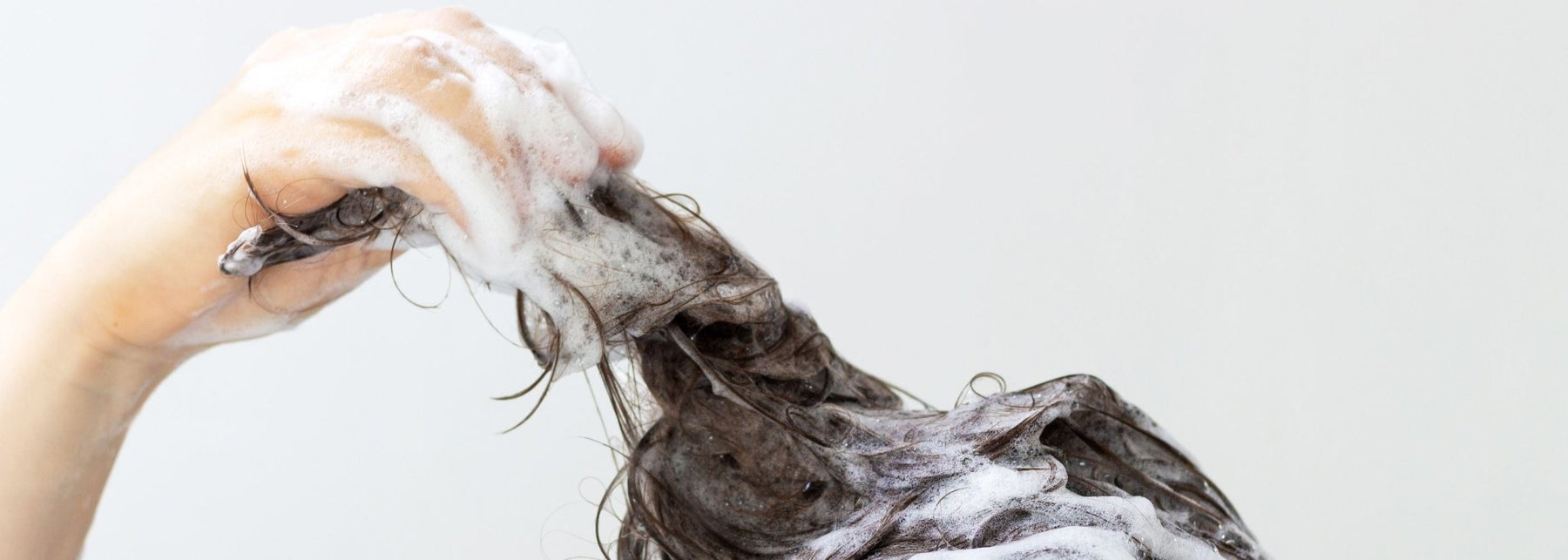 Løsningen for sunt og rent hår: Detox shampoo - Cancam